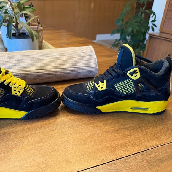 Jordan 4 Retro Thunder - - Picture 4 of 8